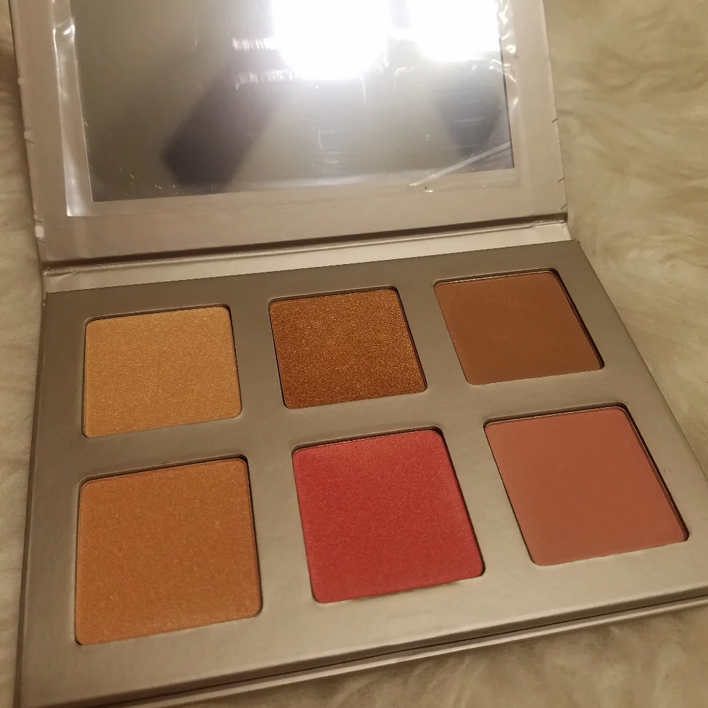 🆕 Iconic London Blaze Chaser Face Palette